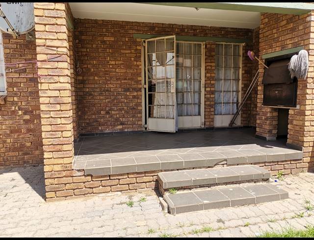 2 BEDROOM APARTMENT FOR SALE IN MODDER EAST